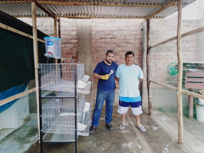 Entrega de Jaula para Gallinas